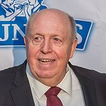 Nach einem frühen ende seiner karriere als amateurspieler wurde er jugendtrainer, ab 1976 jugendleiter bei bayer leverkusen, später manager. Reiner Calmund Wikipedia