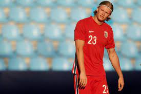 Old from norway and playing for borussia dortmund in the germany 1. K6aapal9oampvm