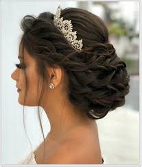 That's why most of the girls ask a specialist to help them. 82 Elegant Quinceanera Hairstyles For 2021