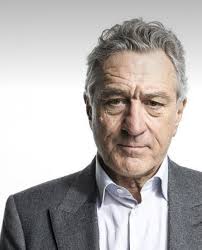 Atriz brasileira diz que Robert De Niro gosta de beijo grego