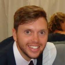 What are the different methods used for high throughput screening of  synergistic relationships betwen antimicrobials in vitro?