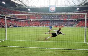 Duitsland won sinds 2000 slechts zeven van de vijftien wedstrijden en het land ging vier keer onderuit. Dag Op Dag 17 Jaar Geleden Een Zwarte Penalty Dag Voor Het Het Nieuwsblad Mobile