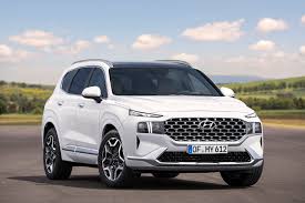 The 2021 hyundai santa fe features a wider, more aggressive front grille, digital display and a panoramic sunroof. Hyundai Santa Fe Gets Heavy Revisions For 2020