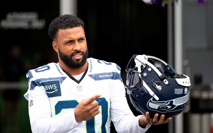 Julian Love Seahawks' NFL Walter Payton Man of Year nominee | Tacoma News  Tribune