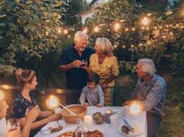Semoga ulang tahun semakin meningkat ini juga meningkatkan amalan dan hubungan sesama keluarga. Menyentuh Hati 7 Ucapan Selamat Ulang Tahun Pernikahan Untuk Orang Tua