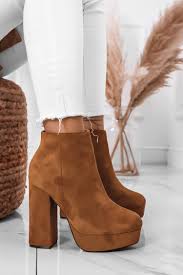 Tutto 2star 2stars 2starshoe 2starshoes acquamarina allacciata amaranto anfibio animalier anklebooties ankleboots aquamarine arancio arancione argento arricciato artigianale attico avorio azzurro balenciaga ballerina banana. Goldy Tronchetti Camel Scamosciati Con Tacco Largo Alexoo