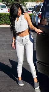 Кайли кри́стен дже́ннер — американская модель, бизнесвумен, светская и медийная личность. Mymy The No Feminist Blog Kylie Jenner Kylie Jenner Jeans Modestil Kylie Jenner Outfits