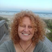 A simple wood log turned into a beautiful rustic side table 😃