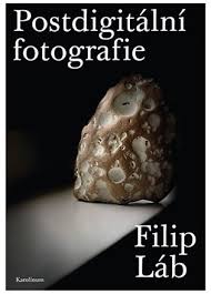 Bohatě dokumentovaná kniha zachycuje novinářskou fotografii po dvou desetiletích digitální nadvlády. Postdigitalni Fotografie Filip Lab Kosmas Cz Vase Internetove Knihkupectvi