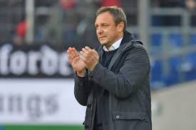 Trotz des abgangs breitenreiters bleibt der duck auf den tabellenvorletzten groß. 90plus Neuer Hsv Trainer Anfang Grammozis Und Breitenreiter Auf Der Liste 90plus