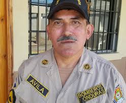 Maestro, Socorrista Cruz Roja y Bombero Así es la vocación del Maestro,  Fredy Antonio Avila quien cuenta con 36 años de laborar en la docencia,  Profesor y Director por 15 años en