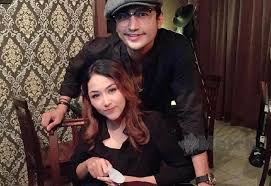 Pelakon, shah iskandar memaklumkan khabar berita gembira mengenai isterinya, siti sarah mohd noor yang telah selamat melahirkan bayi perempuan pada 10 oktober lalu. Selepas 4 Tahun Shah Bakal Bergelar Bapa