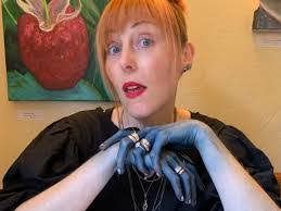 Heidi Iverson's Instagram, Twitter & Facebook