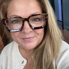 And so today I reach my 30 years of working for FedEx/TNT!! It really has  been the most remarkable journey and I am truly blessed 🙏. Thank you to  two exceptional leaders