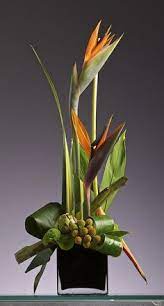 Fabulous Bird Of Paradise Arrangement Flower Arrangements Simple Creative Flower Arrangements Tropical Flower Arrangements
