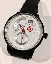 Erster Und Einziger Prototyp Fur Die Rotweiss Essen Uhr Kraft Uhr Fertiggestellt Und Ubergeben Uhrenhersteller Uhr Rot Weiss