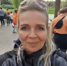 Volgende week woensdag start Erik Jan Ruseler als supermarktmanager van  onze mooie winkel in Camminghaburen. Ik ga door naar een andere Albert  Heijn winkel in Zwolle, na bijna twee jaar met veel