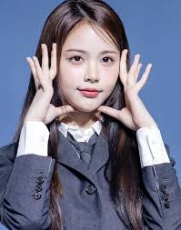 Carmen at 'FOCUS' Comeback Media Showcase 🤍🤍 . . . -🪽  --------------------------------------------------------- ©® 🍬follow  @seputar.carmen 🍬 repost cantumkan cr  ---------------------------------------------------------  #hearts2hearts#Carmen#카르멘