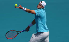 Há resultados de jogos por set e a seção '5 partidas anteriores' mostra a forma de cada jogador nas últimas 5 partidas jogadas. Player Profile John Isner And The Impact He Has Had On The Sport