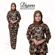 باجو كوروڠ) is a traditional malay costume which loosely translated as enclosed dress. Baju Kurung Kedah Premium Cotton Coklat Shopee Malaysia