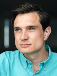 Es gibt neue Porträts von mir danke Benjamin Strobel für die Fotos. Aktuell  als Schauspieler zu sehen. Bauhaus Kampagne 2025 Tv Werbung „Die gestohlene  Zeit“ Spielfilm „Hundswut“ Amazon Prime /Spielfilm Internationale Werbe