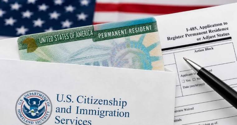 Nueva regla para para permisos de trabajo al pedir asilo, anuncia USCIS