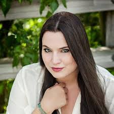 Mallory Crow's Instagram, Twitter & Facebook