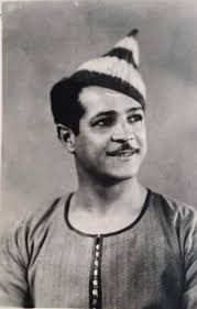 محمود شكوكو ١٩١٢/٥/١ : ١٩٨٥/٢/٢١ منولوجست وممثل مصري مواليد الدرب الأحمر - القاهرة #مراحل_العمر_شكوكو • شكوكو الصبي قبل العشرين • شكوكو في سن الأربعينات • شكوكو في سن الستينات