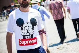 Discover the magic of the internet at imgur, a community powered entertainment destination. What The Fashion Industry Thinks Of Supreme British Gq