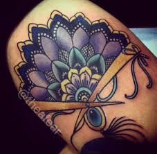 Pinup With Fan Tatuaggio Mandala Tatuaggi Piccoli