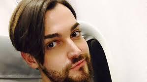 Valerio Scanu, nessun coming out: "Chi dorme accanto a me sono affari miei"