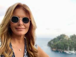 I love sunglasses but I have lost so many pairs ! I have lost more  sunglasses and folding umbrellas in my life than I can count !! 😎