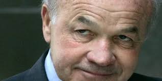 Kenneth Lay dies of heart disease