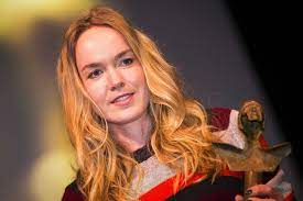 We find out how difficult it was for anna van der breggen from rabo liv to gain a degree while being success on the bike! Gouden Anna Deelt Trouwfoto En Erben Houdt Van De Natuur Sport Destentor Nl