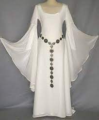 Mitgebrachte und gemietete fahrräder können im hof abgestellt werden. Mittelalter Brautkleid Mittelalter Hochzeitskleid Empire Kleid Mittelaltergewand