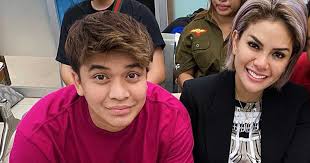 1 day ago · billy syahputra keciduk setia temani amanda manopo yang lagi berduka. Featured Img Nikita Mirzani Dan Billy Syahputra Nyata