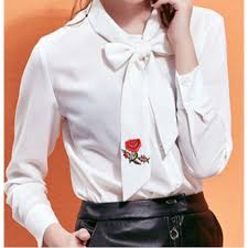 بلوزه شيفون ابيض بربطة عنق الوردة الحمراء Womens Fashion Fashion Outfits