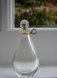 The perfume is a hit, with some women reportedly buying it just for the bottle. Pin On A Parfum Bottle Flask Flesje Vial Flacon