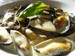 La Mouclade Charentaise Une Recette De Moules Facile Et Economique Mouclade Recette Moules Recette Moules Marinieres