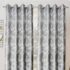 Sebuah ruangan masjid yang dibangun tanpa menggunakan penyekat atau partisi struktur bangunan biasanya selalu menggunakan pembatas dari tirai ini. Rekomendasi Gorden Pembatas Ruangan Yang Sesuai Blog Ruparupa