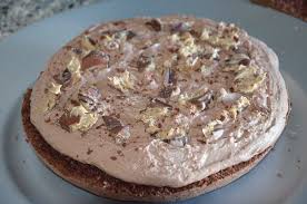 Layer Cake Kinder Bueno Recette Facile Le Sucre Sale D Oum Souhaib Recette Genoise Chocolat Recette Facile Recette Layer Cake Kinder