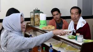Daerahnya yang indah dan penuh dengan bukit dan sungai membuat wilayah ini tidak sepi tempat wisata. Foto Keseruan Jokowi Jogging Sampai Makan Soto Triwindu Di Solo
