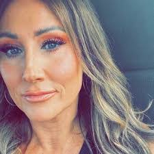 Kelly Showalter's Instagram, Twitter & Facebook