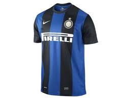 Hi leute, ich hab ein problem, und zwar hab ich mir vor kurzem ein trikot vom ac milan geleistet, leider musste ich jetzt nach dem zweiten waschgang feststellen, dass sich der name und die trikotnummern lösen! Nike Inter Mailand Trikot Home Kinder 2012 2013 Sportiger De