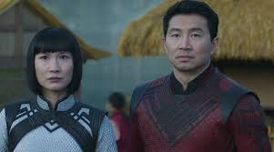 Un joven chino emigrante en san francisco, california, pasa de encargarse de aparcar coches de lujo a verse envuelto por una organización . Critica Shang Chi Y La Leyenda De Los Diez Anillos Acierta Con Una Accion Y Un Humor Diferentes Dentro De Marvel Ecartelera