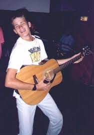 Makes me really sad, would love to see it. Young Tom Delonge I Ve Seen A Bunch Of Old Pics But I Don T Think I Ve Ever Actually Seen This One Before Tom Delonge Blink 182 Tom Blink 182 Tom Delonge