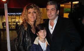 Ünlü oyuncu erkan petekkaya'nın oğlu cem cano, 10 yaşına girdi. Erkan Petekkaya Kimdir