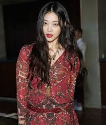 Sulli's cause of death has been confirmed as a suspected suicide. Who Is Sulli K Pop Star Sulli Found Dead Aged 25 At Home Death Cause Suicide Note F X Bio Wiki Wikiodin Com