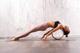 A better awareness of the body. Iyengar Yoga So Funktioniert Yoga Mit Hilfsmitteln