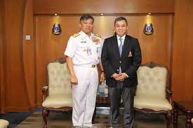 Penyanyi, fauziah latiff, bahagia dengan kehidupan solonya. Royal Malaysian Navy On Twitter Kunjungan Hormat Ke Atas Ts Mykamarul Oleh Kdr K Ym Dato Syed Budriz Putra Jamalullail Syed Amir Abidin Jamalullail Psstldm Orang Besar Istana Negeri Selangor Navyupdate Navypeople